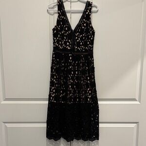 Chic Black Lace Midi Dress